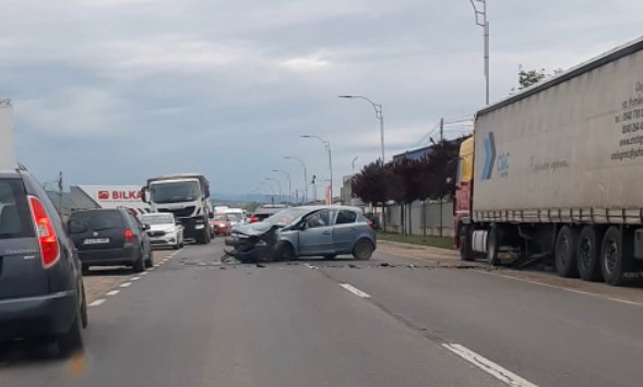 Accident la Sânnicoară cu două victime. La fața locului au intervenit un echipaj de terapie intensivă mobilă și o ambulanță SMURD