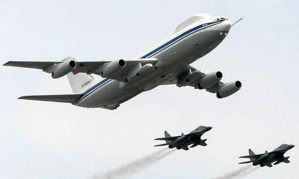 Avionul nuclear al lui Putin, văzut în apropiere de Moscova. Ce spune Kremlinul