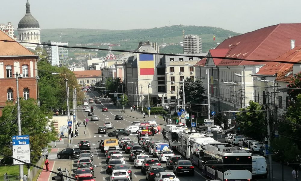 (Foto) Cluj Accident în Piața Cipariu. Trafic aglomerat I Love You Cluj