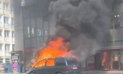Video Cluj. Arde o mașină în Piața Mihai Viteazu