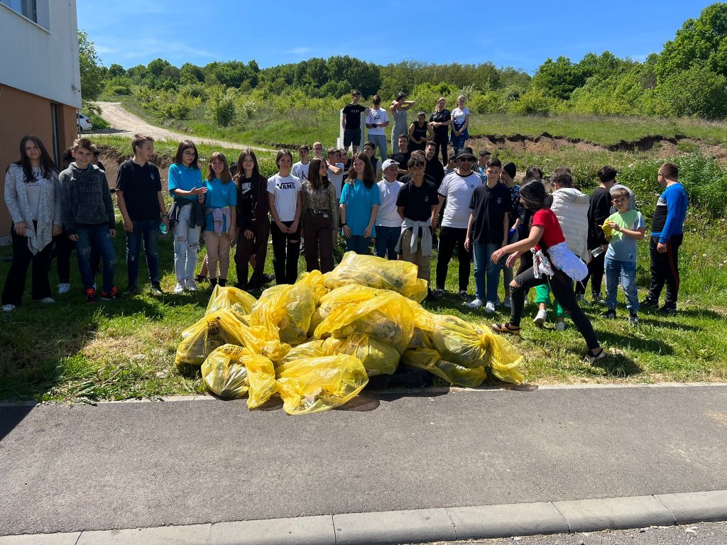 Zeci de copii din Florești au colectat 5 tone de deșeuri. Primarul: „Ei ne dau cele mai importante lecții de implicare și respect față de natură și mediul înconjurător”