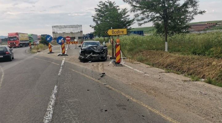 Accident Cluj: Rupt de beat la 7 dimineața! Și-a făcut praf mașina după ce a intrat într-un TIR