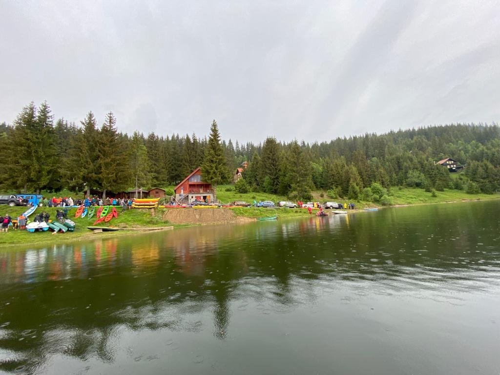 Acțiunea de ecologizare a lacului Beliș a fost încheiată cu succes. Au participat 170 de voluntari