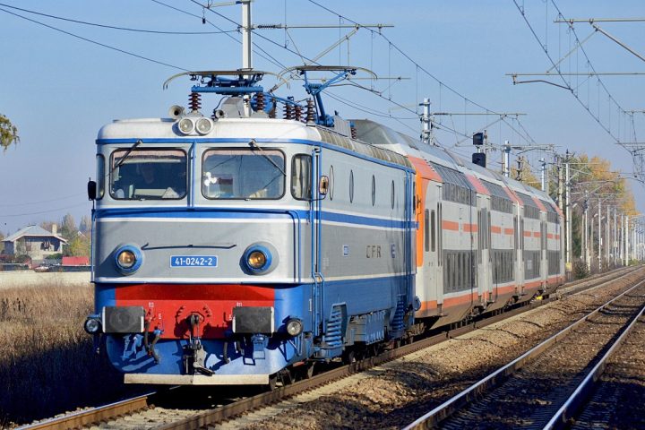 Călătoria cu trenul de la Cluj la Constanța durează 16 ore. „Toaleta a dat pe-afară în vagon, n-am putut sta în vagon"