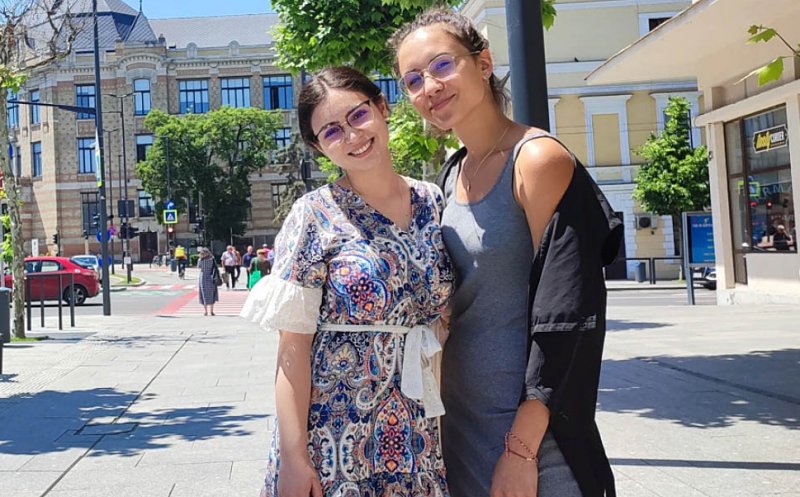 Cluj: Daria și Diana, elevele de 10 de la Racoviță. Una a ales medicina în Cluj, cealaltă matematica în Germania 1