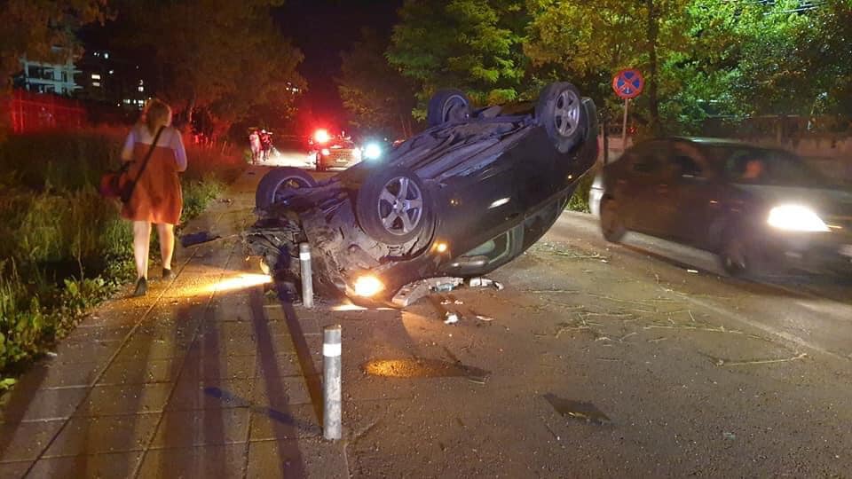 (Foto) Accident Cluj. Un șofer s-a răsturnat cu mașina. 3 persoane rănite 1