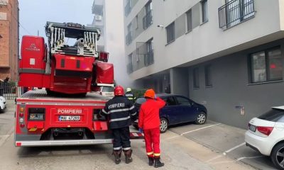 Incendiul de pe strada Moisil s-a lăsat cu cătușe. Proprietarul a dat foc apartamentului și a ieșit în stradă să arunce cu pietre