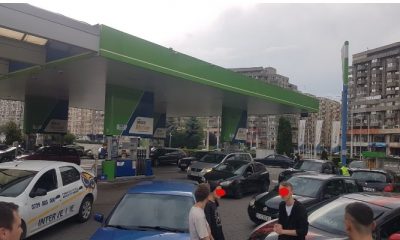 Protest. Șoferii din Cluj au blocat OMV Mărăști. „Alimentați de 1 leu și plătiți cu cardul ! Banca le va lua comision la fiecare plată făcută”