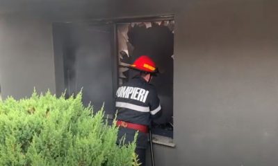 Video Cluj.  Update. Apartament în flăcări. Doi copii și trei adulți duși la spital după ce au inhalat fum 