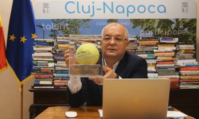 Ce are Emil Boc în biroul de la Primăria Cluj-Napoca: "Dacă mi-ar transmite 10% din talent, i-aș bate pe toți prietenii"