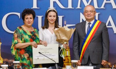Emil Boc i-a premiat pe elevii de nota 10 din Cluj Napoca: „Sunteți mândria acestui oraș”