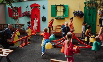 (Foto) Cluj: Asociația Educalise a inaugurat un loc de joacă la Pediatrie III - Curtea Poveștilor