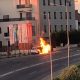 (Foto) Cluj: Mașină în flăcări pe Calea Turzii. Un bărbat de 50 de ani rănit