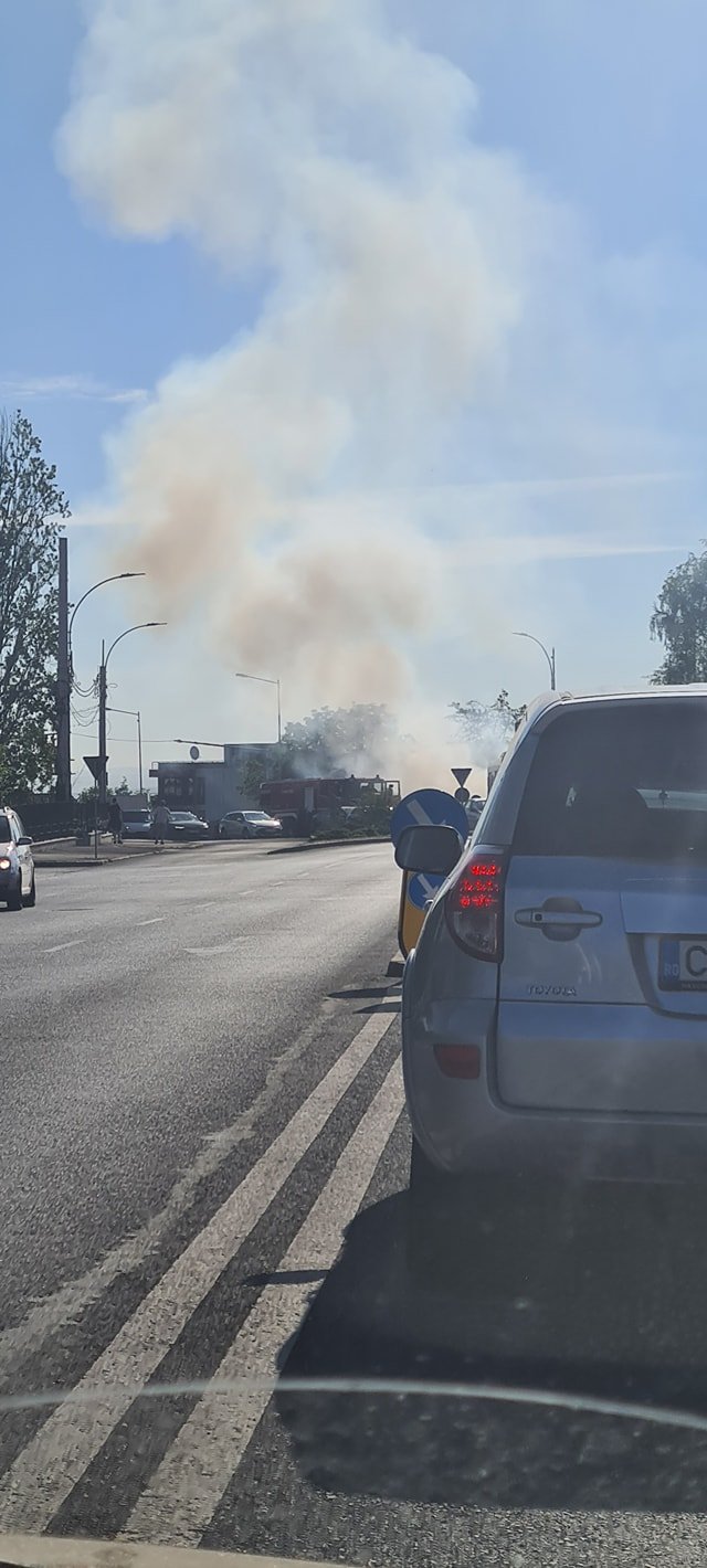 Un nou incendiu violent pe Calea Turzii. O mașină a fost distrusă de flăcări
