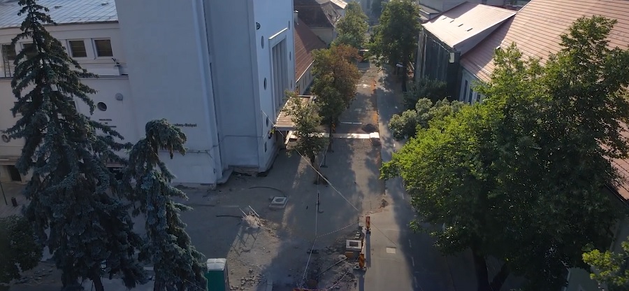 (Video) Cluj: Au început lucrările pe strada Mihail Kogălniceanu. Circulația auto este interzisă, iar parcările au fost desființate