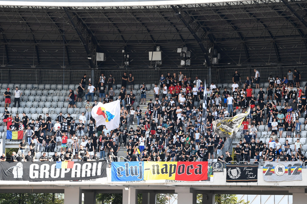 Ce suspendare riscă ”U” Cluj după bannerele afișate de fanii echipei la meciul cu Sepsi