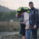 Cluj. Un polițist și-a oferit haina unor femei pentru a le feri de ploaie. „Mihai, ne simțim mândri" 1