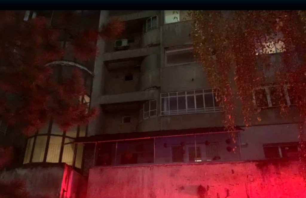 A EXPLODAT o centrală de apartament în Cluj-Napoca: Locatari răniți, panică, apartamente și mașini afectate