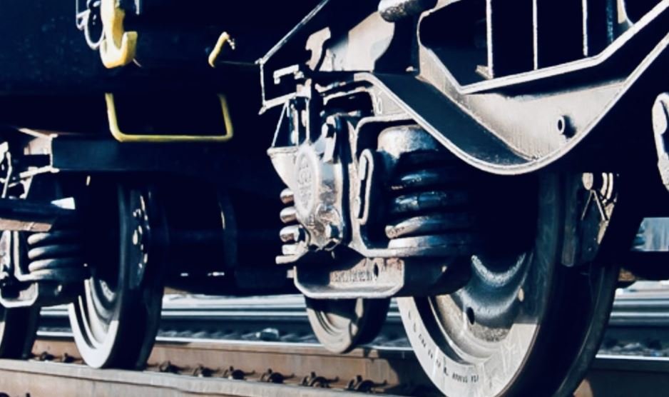 Accident MORTAL pe calea ferată. Bărbat aflat în scaun cu rotile, spulberat de un tren plecat din Cluj-Napoca