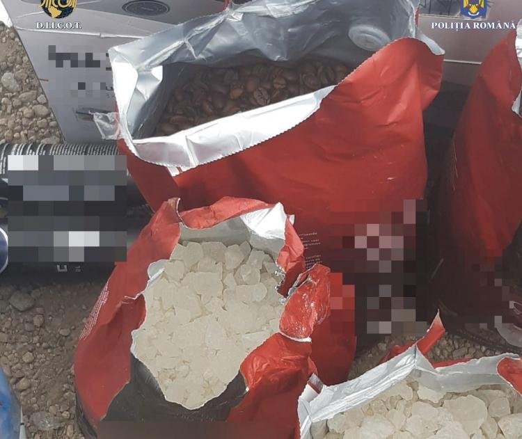 Cluj: Doi bărbați au fost prinși cu peste 8 kg de droguri în mașină
