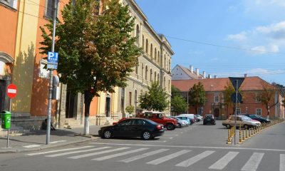 Dispar noi locuri de parcare din centrul Clujului. Încep lucrările pe strada Universității
