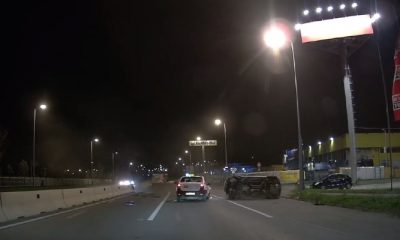 Video Cluj. Accident grav în fața Arabesque. Un SUV a sărit parapetele din beton din mijlocul drumului și apoi a lovit un taxi