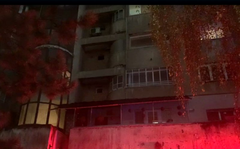 Video Cluj. Explozie într-un bloc. Două femei și un copil la spital. 5 mașini avariate 1