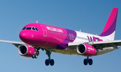 (Video) Pasageri Wizz Air dați afară cu poliția din aeroport după ce compania a anulat 3 zboruri 1
