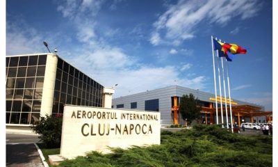 Aeroportul Cluj. Un bărbat și-a lovit soția, în fața copiilor și a polițistului de frontieră. La 4,000 de lei amendă a explicat că "așa o alintă"