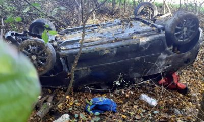 Autoturism răsturnat în Cluj. Doi bărbați răniți, unul inconștient