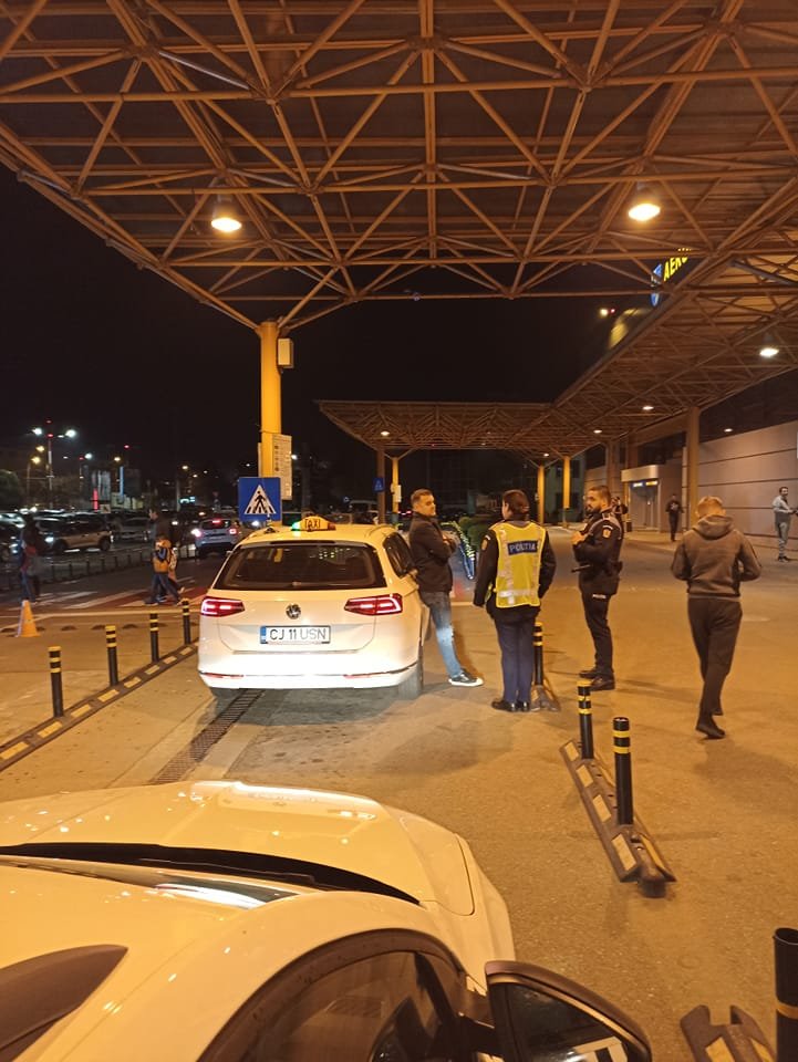 Clujenii se plâng  în continuare de comportamentul taximetriștilor de la aeroport: "A refuzat clienți și indicațiile polițiștilor"