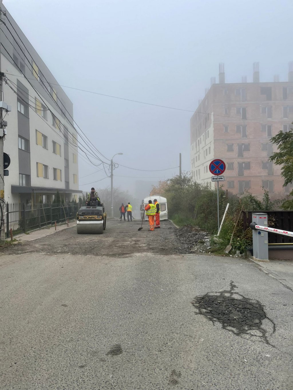 Cum se asfaltează în jurul unei rulote în Cluj-Napoca