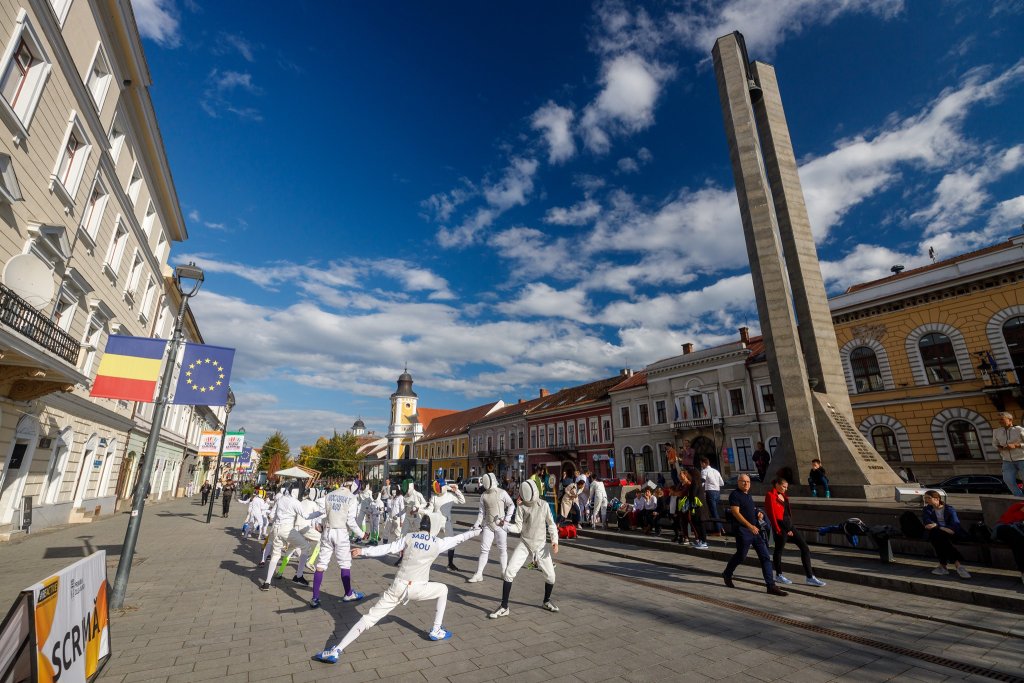 Demonstrație de scrimă pe Bulevardul Eroilor - eveniment a acut loc cu ocazia Săptămânii Europene a Sportului la Cluj-Napoca