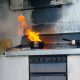 Incendiu într-un bloc din Cluj. 12 persoane au fost evecuate din cauza fumului dens din blocul de pe strada Lombului