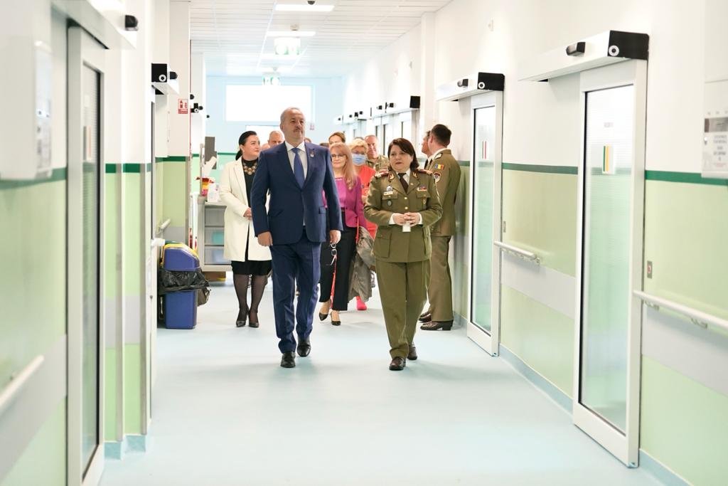 Ministrul Dîncu, în inspecție la Spitalul Militar din Cluj să vadă ultimele renovări: „Felicitări întregii echipe”