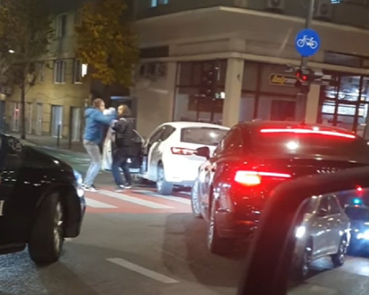 (Video) Cluj: Bătaie în trafic, dis de dimineață
