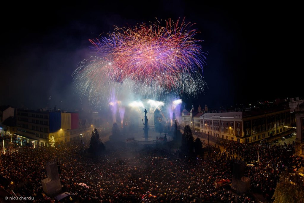 1 Decembrie la Cluj-Napoca: defilare militară, regal folcloric, concerte, spectacol de artificii și drone