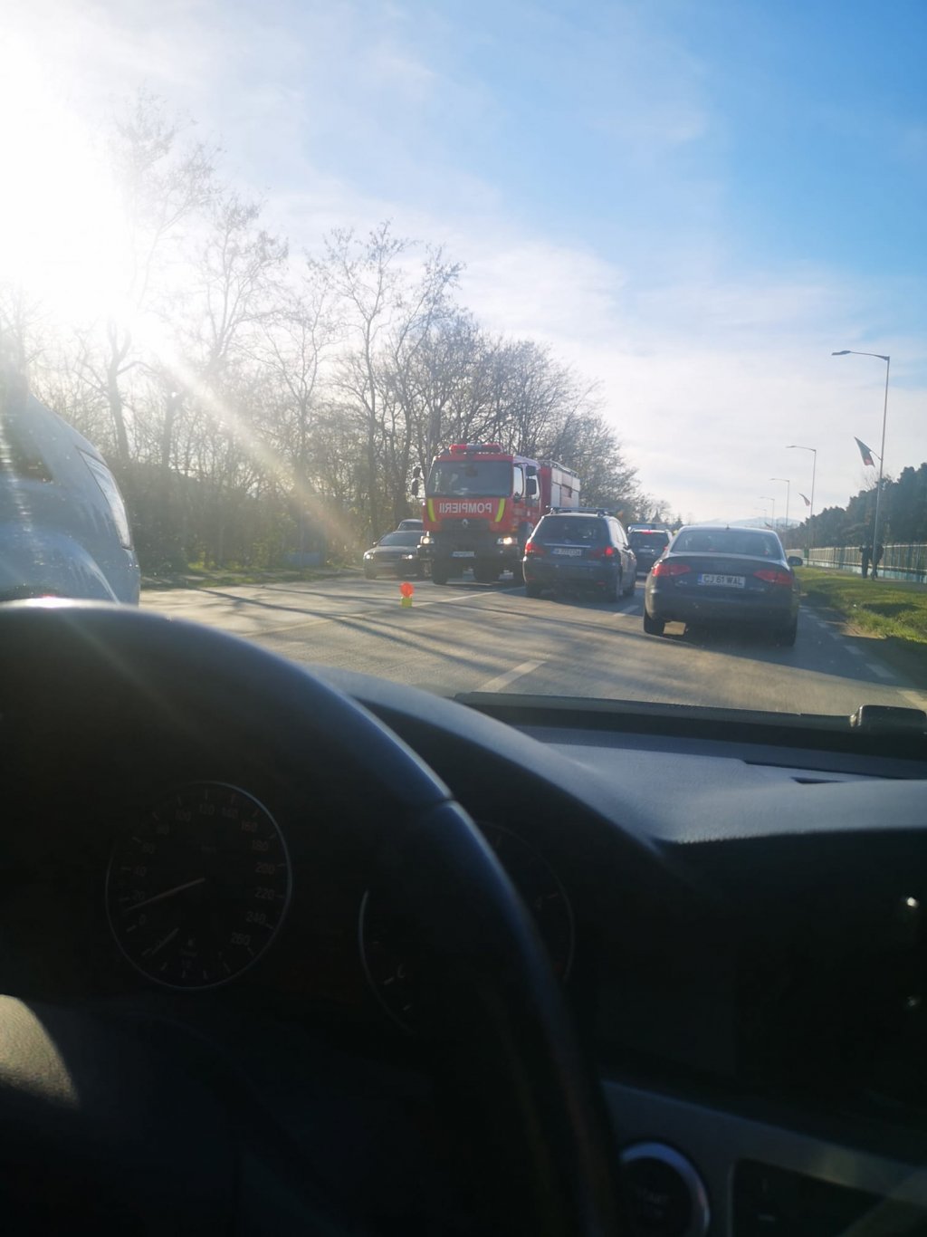Accident cu trei mașini în Florești. Un bărbat a ajuns la spital