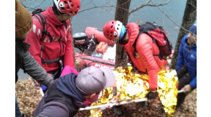 Cluj: Acțiune de salvare la Piatra lui Lucaci - Tarnița. O femeie a alunecat și a căzut câțiva metri pe pantă