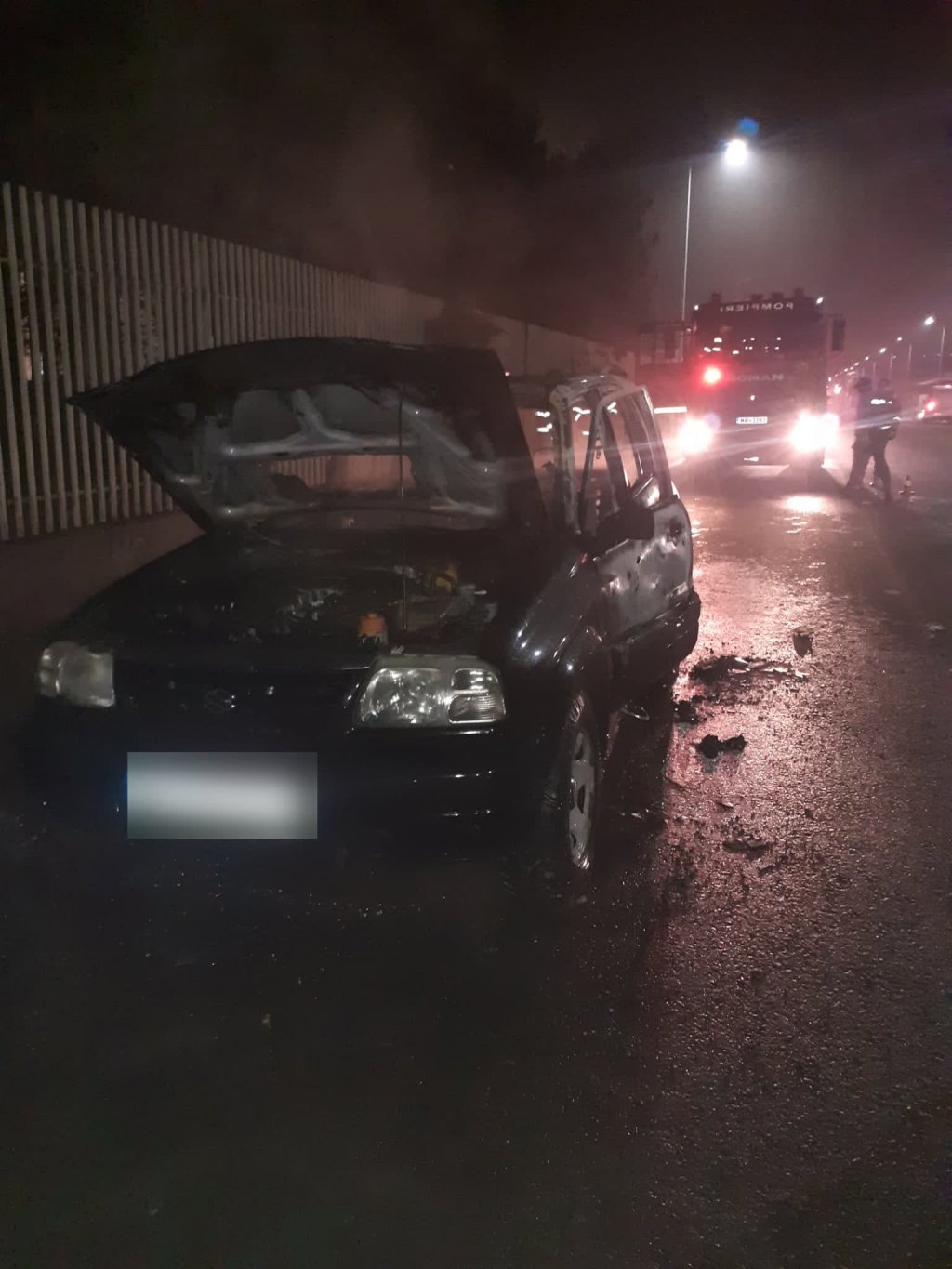 Cluj: O mașină a luat foc în trafic