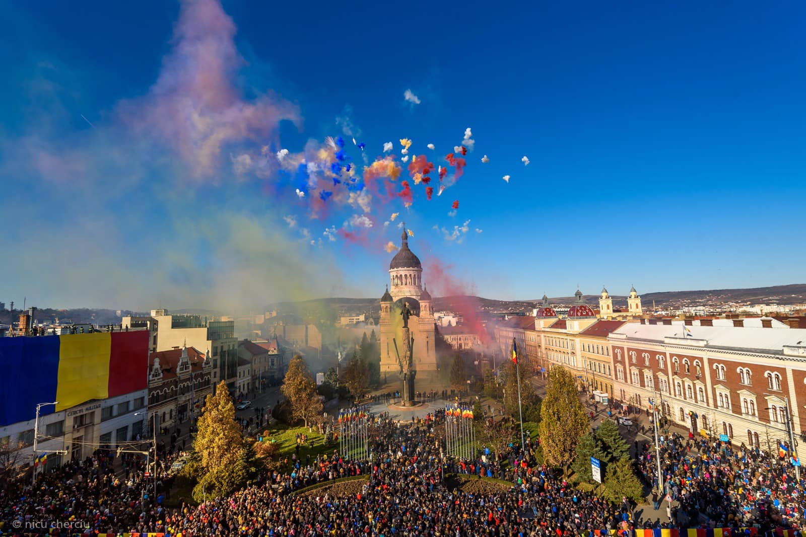 Clujul sărbătorește Ziua Națională a României. Defilare militară, regal folcloric, concerte, spectacol de artificii și drone. Programul complet