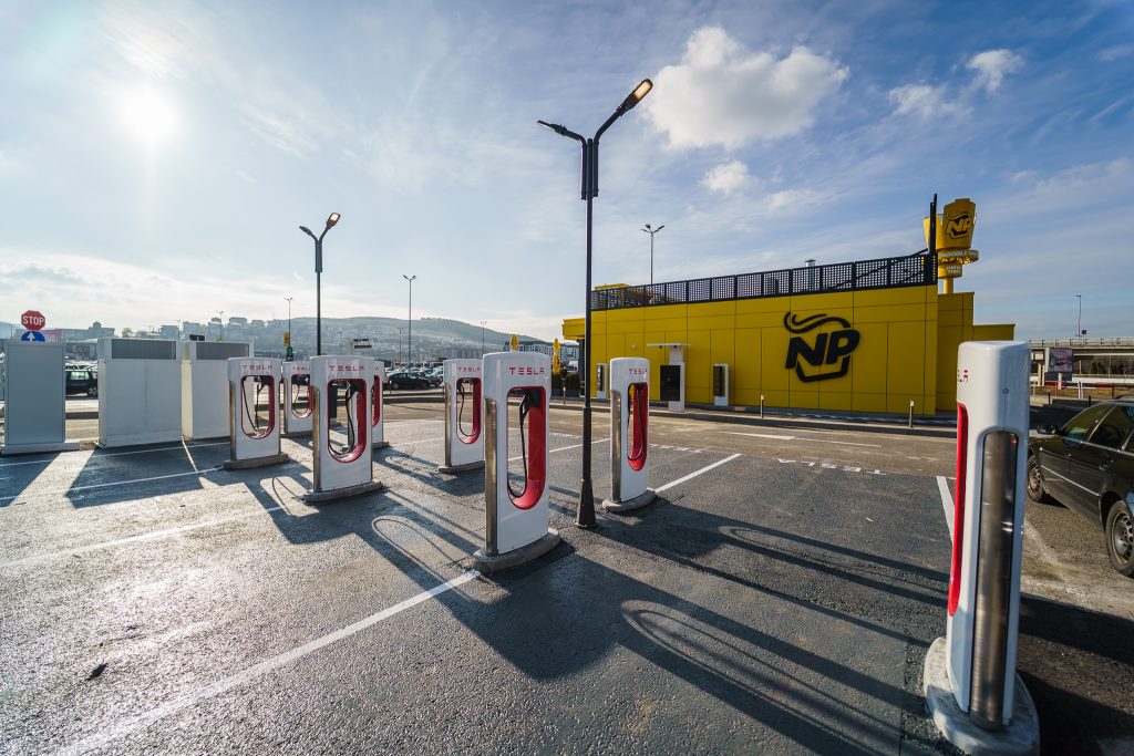Tesla a deschis prima stație de încărcare rapidă din Cluj-Napoca