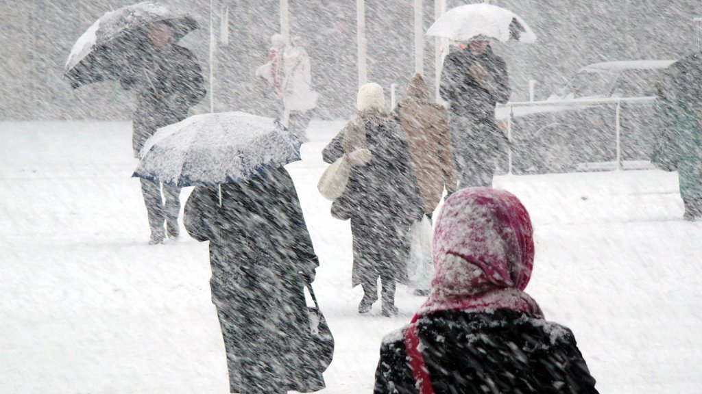 Un ciclon polar se va abate asupra României. Va ninge, iar temperaturile vor scădea