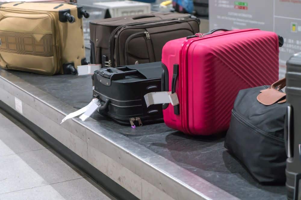Un pasager din Cluj a provocat panică pe Aeroportul din Liverpool. Din bagajul lui curgea sânge
