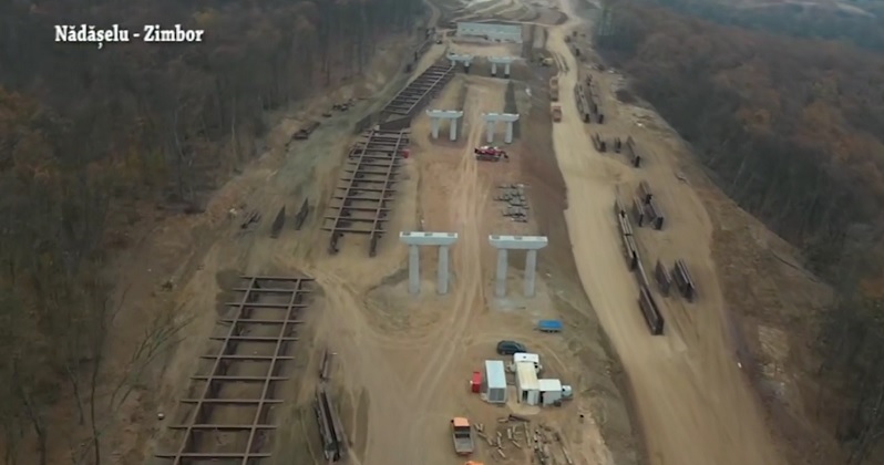 (Video) Mobilizare maximă pe Autostrada Transilvania. Constructorul român are peste 1000 de muncitori în teren 1