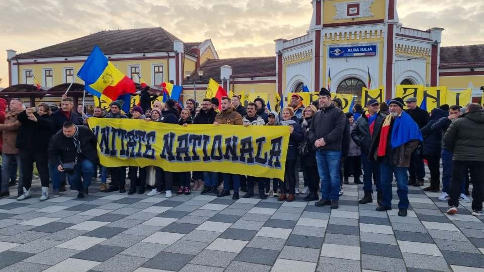 1 Decembrie la Alba Iulia. Mii de oameni au participat la „Marșul Unirii”