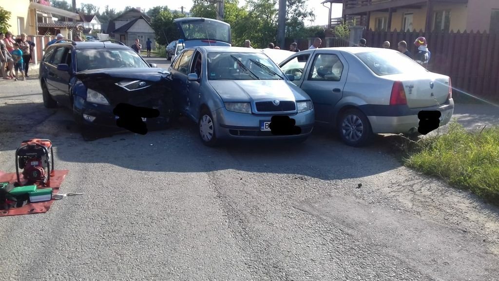 Accident la Cluj. Trei mașini s-au lovit în Turda