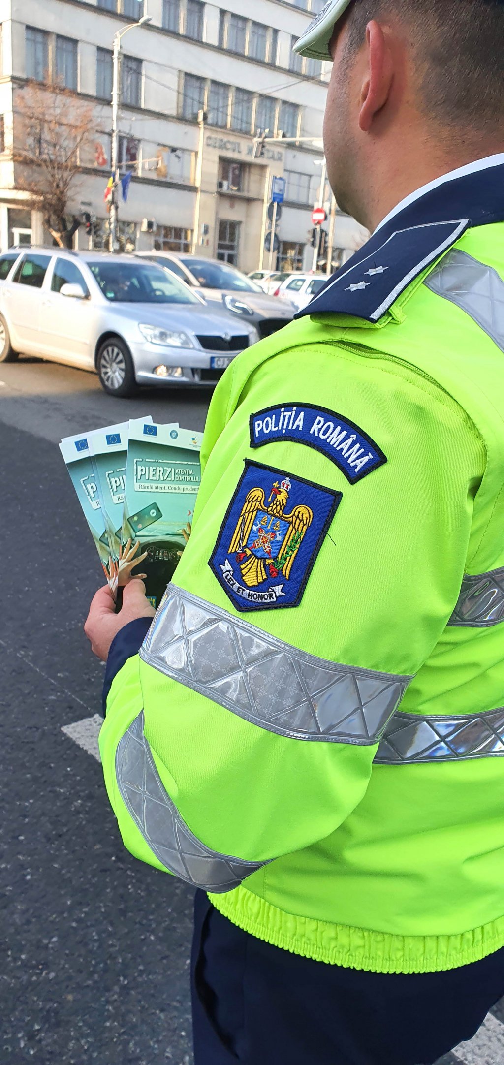 Ce cadouri au primit şoferii în trafic de la poliţiştii Serviciului Rutier Cluj