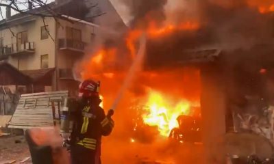 Încă un INCENDIU violent la o casă din județul Cluj. A ars și garajul, și lemnăria. Focul ar fi pornit de la hornul prost izolat
