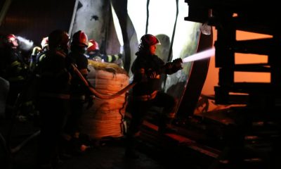 Incendiul din Parcul Tetarom: Au fost solicitate inclusiv cisterne cu apă de la Primăria Cluj-Napoca / Un bărbat, transportat la spital
